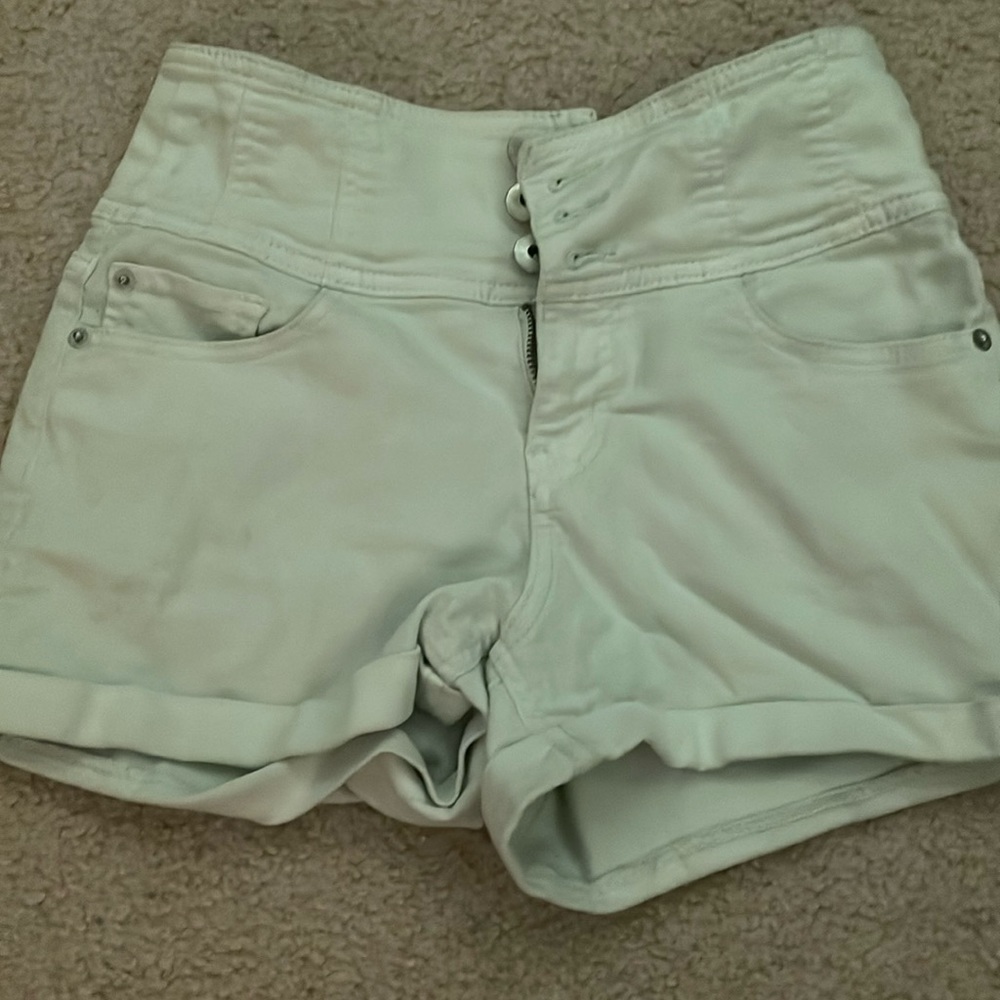 size 9 no boundaries white shorts